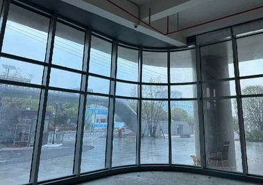 Light-responsive smart glass